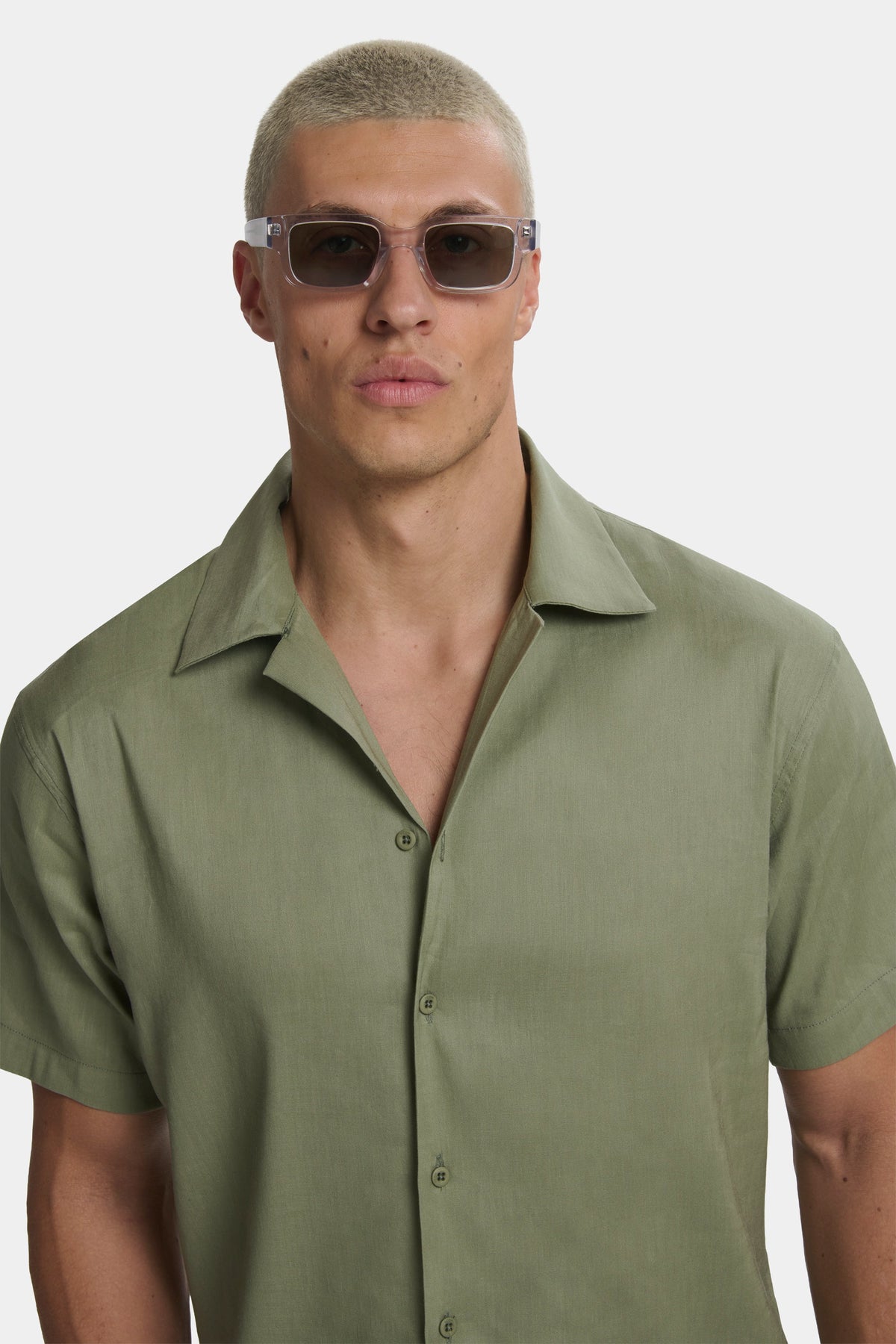 THE LINEN SHORT SLEEVE SHIRT