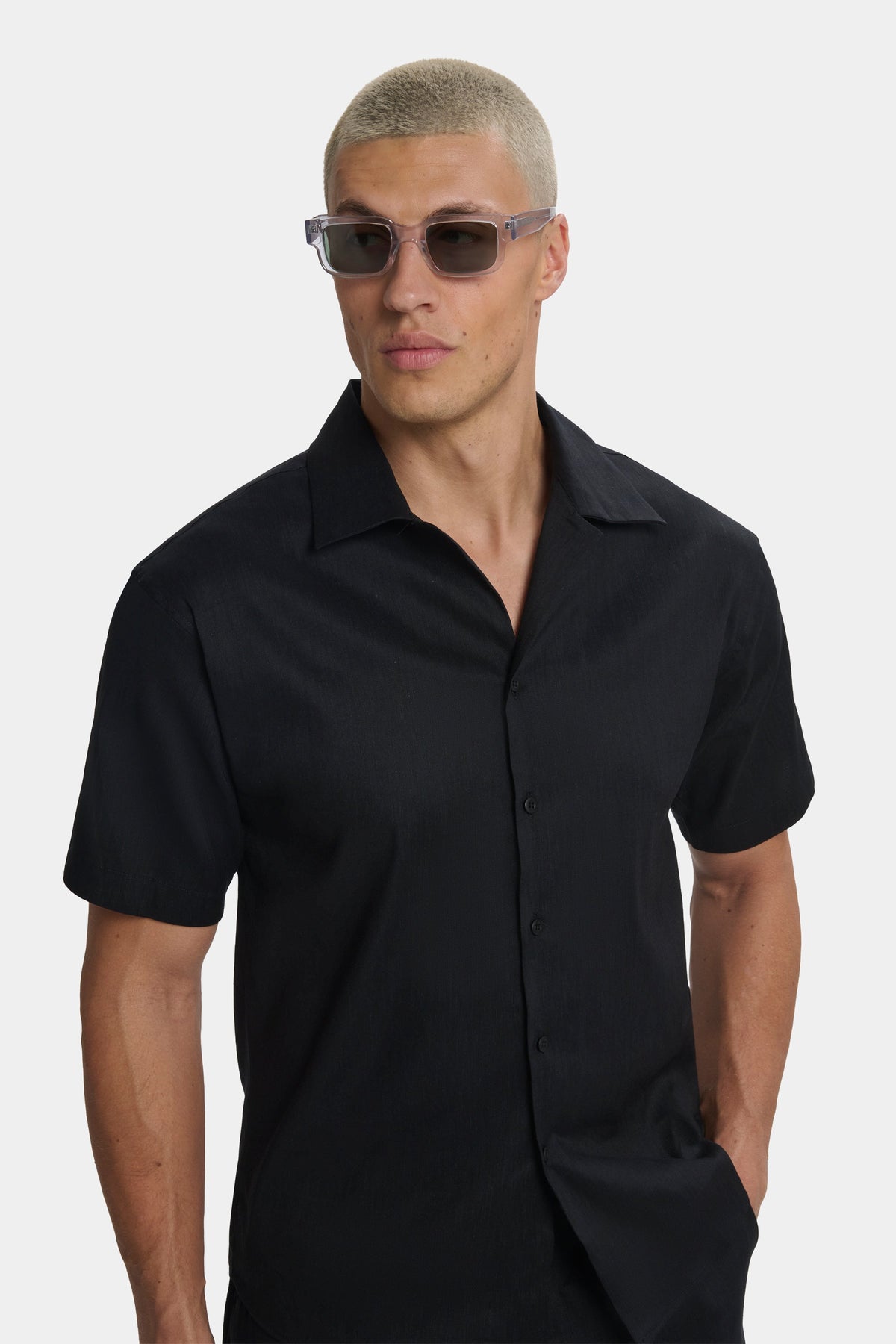 THE LINEN SHORT SLEEVE SHIRT