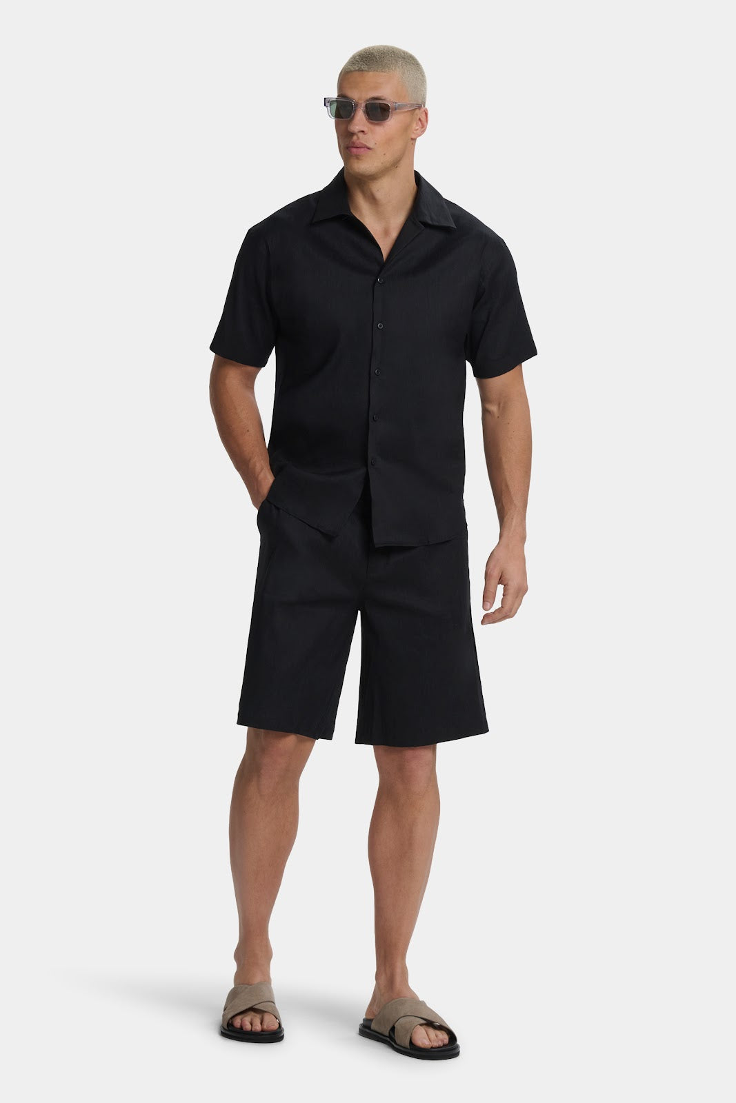 THE LINEN SET