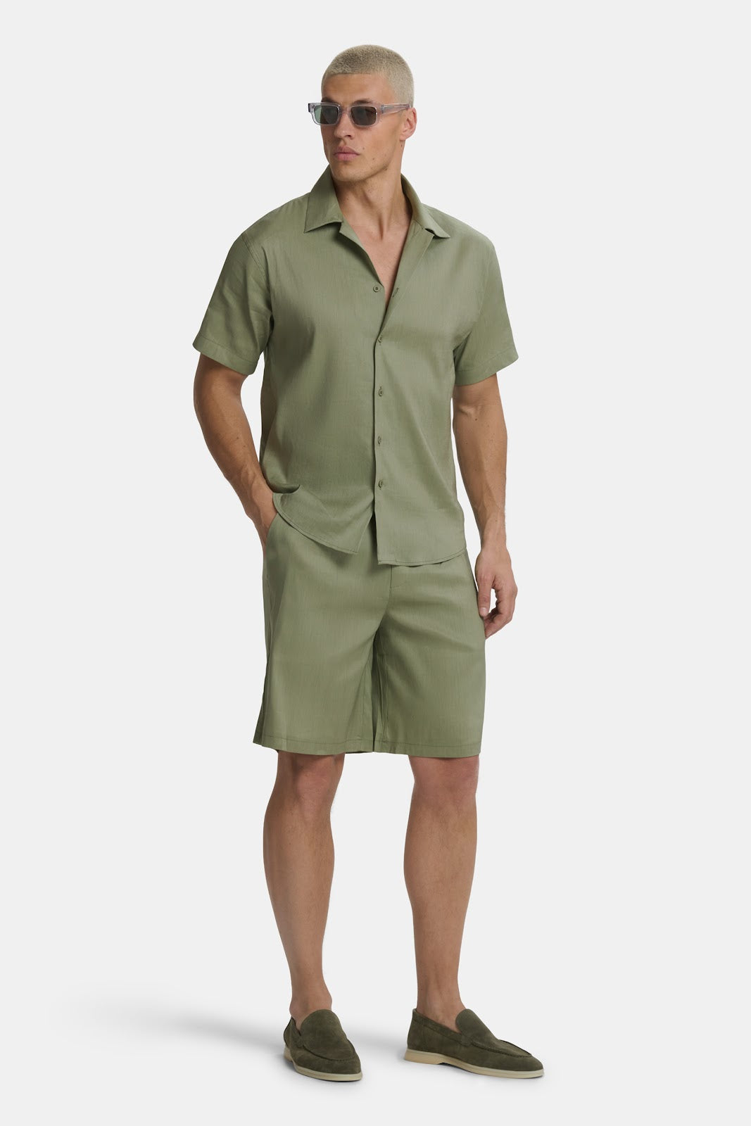 THE LINEN SET