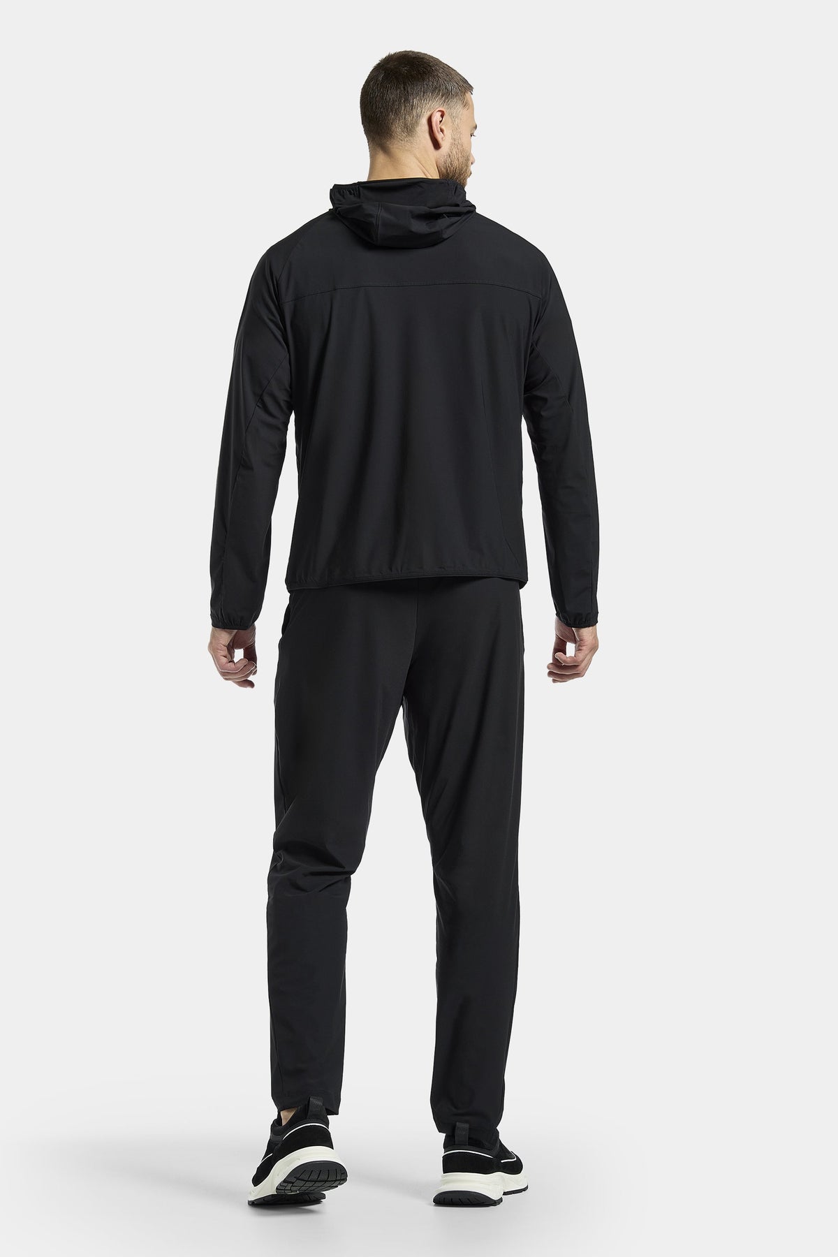 THE ACTIVE HOODED WINDBREAKER