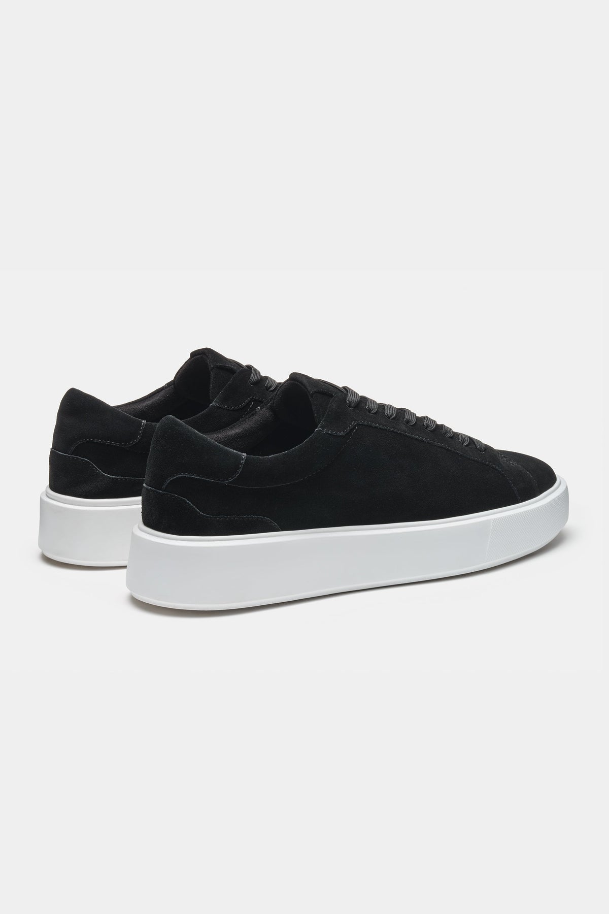 THE CLASSIC SUEDE TRAINER